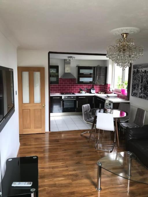 Appartamento Entire Flat, Comfortable 2 Double Bedrooms Londra
